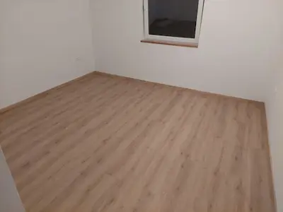 Vgradnja vinilne talne obloge, z akustično peno na Polzeli - Storitve Jovan.